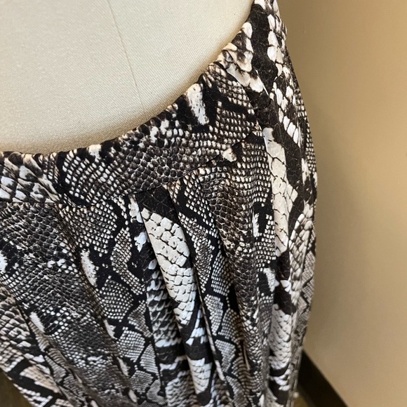 Michael Kors Snake Print Pleated elastic waist Knee Length Skirt women s Large - Picture 2 of 4
